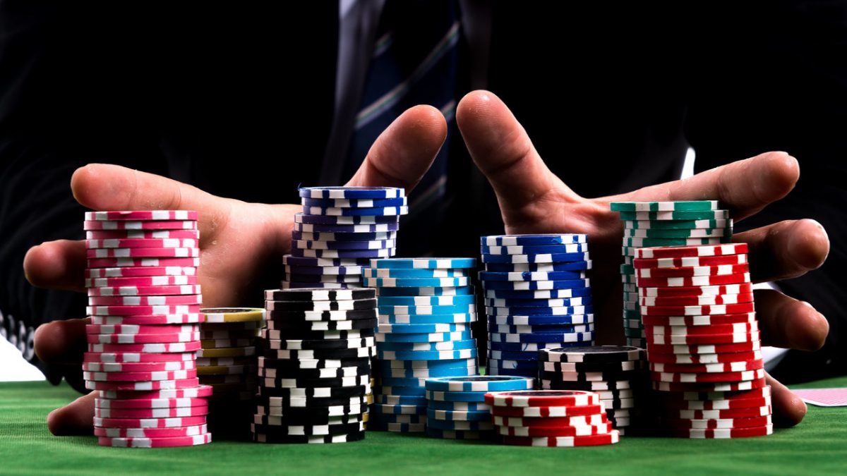 WHAT IS POKER AND HOW TO PLAY